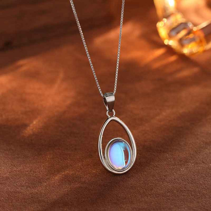 Guadalupe silver moonstone pendant necklace, front view