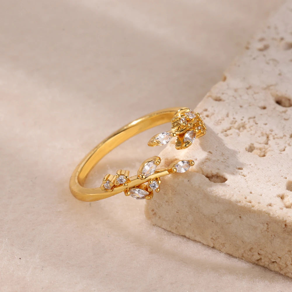 18K Gold Stainless Steel Fashionable Lip Shaped Flower Ring - Beauty Accessories