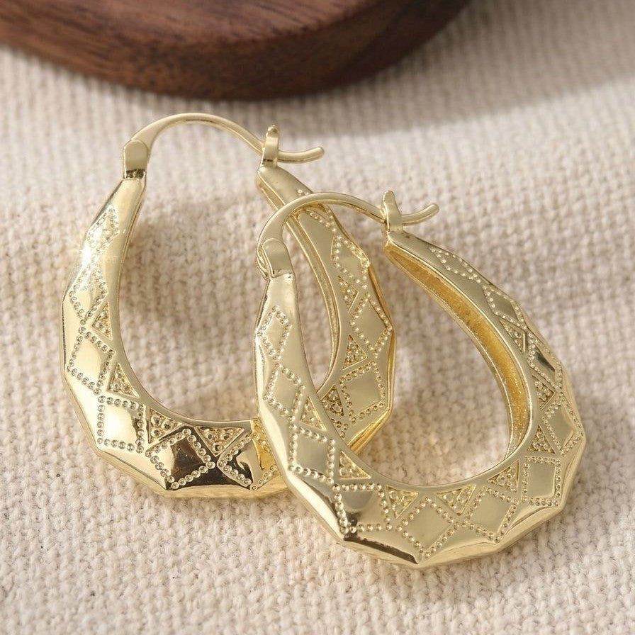 Women's Geometric Carved Oval Hoop Earrings - Beauty Accessories