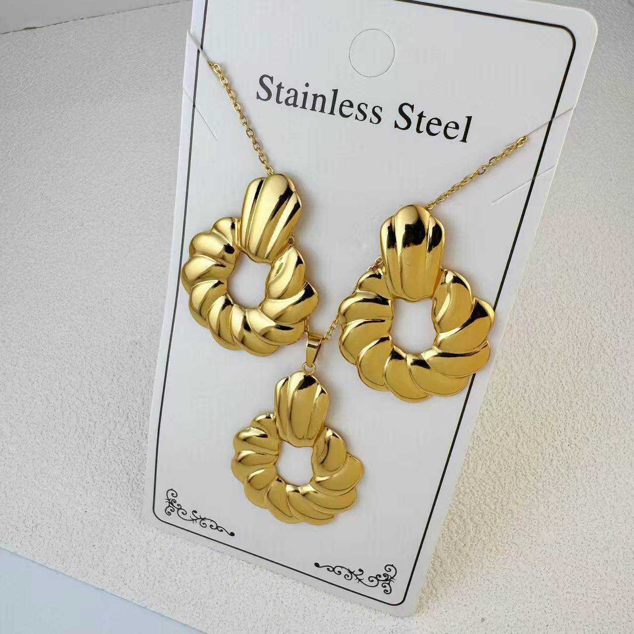 New Stainless Steel Plated 18k Gold Necklace Earring Set