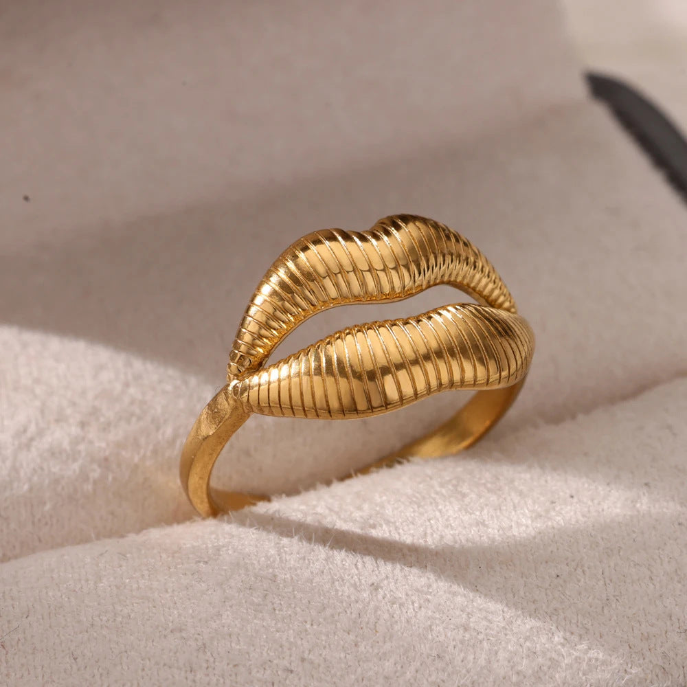 18K Gold Stainless Steel Fashionable Lip Shaped Flower Ring - Beauty Accessories