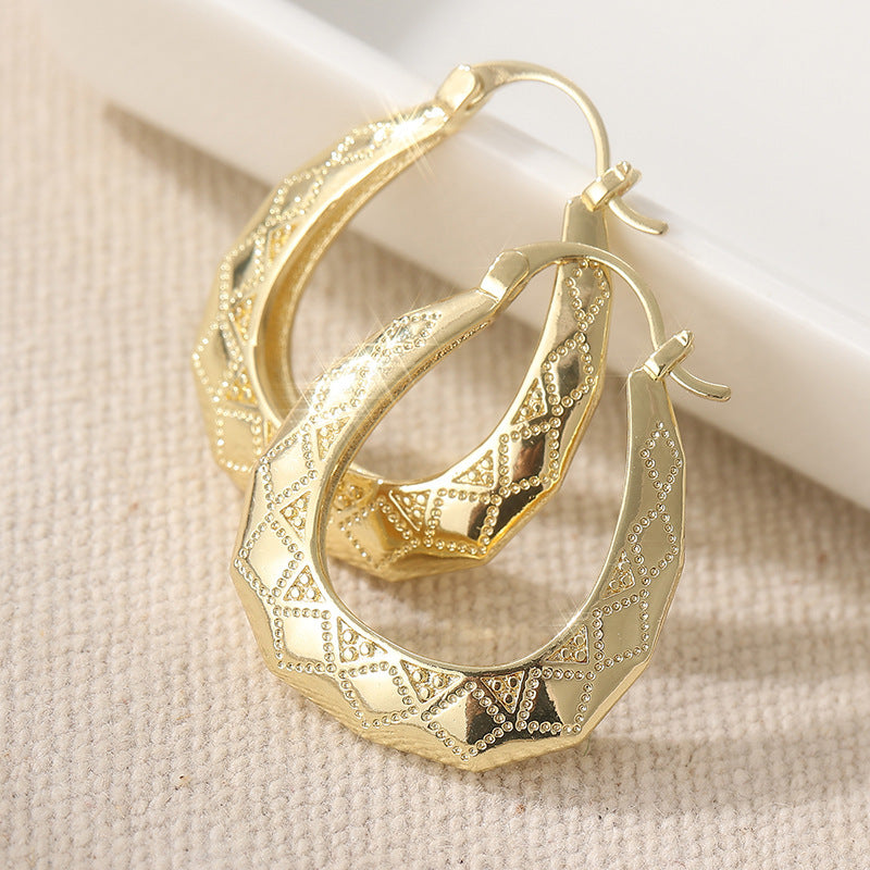 Women's Geometric Carved Oval Hoop Earrings - Beauty Accessories