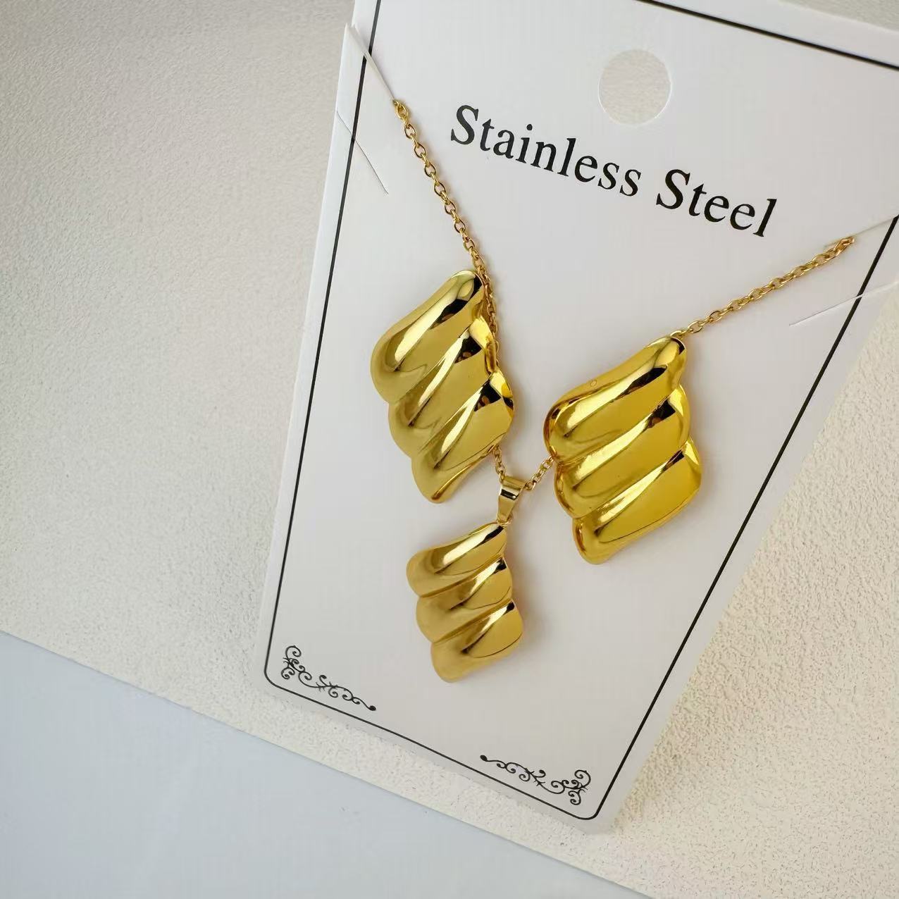 New Stainless Steel Plated 18k Gold Necklace Earring Set